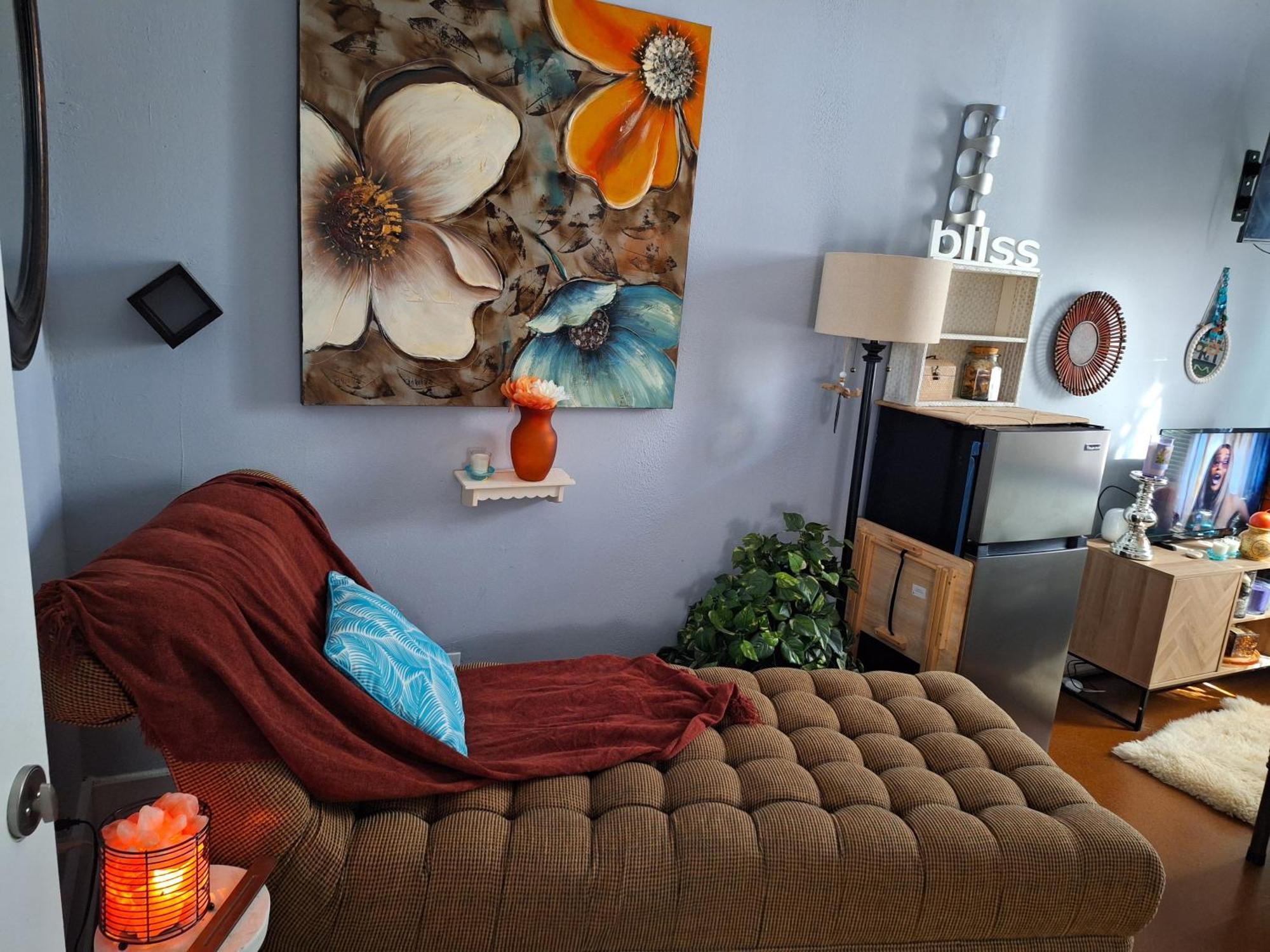 Deluxe Queen Suite